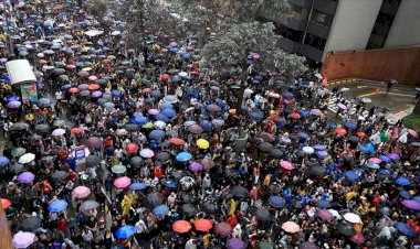 Kolombiya'da Hong Kong'taki 'şemsiye devrimi'ne benzer görüntüler ortaya çıktı