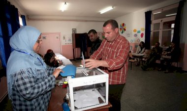 Gerginliğin tırmandığı Cezayir'de halk sandık başında