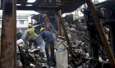 Bangladeş'teki plastik fabrikasında çıkan yangında 11 kişi öldü