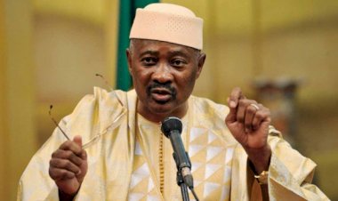 Devrik lider ülkesine döndü