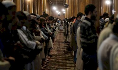 Cammu Keşmir'in en büyük camisinde 4,5 ay sonra ilk namaz