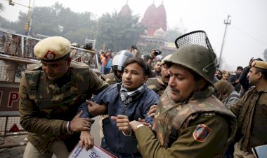 Hindastan'da internet kesildi, yüzlerce gözaltı