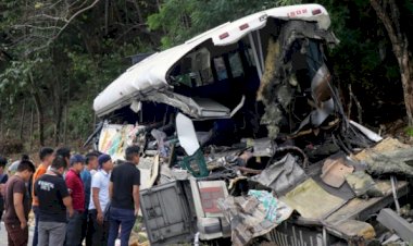 Guatemala'da yolcu otobüsü kamyonla çarpıştı: 21 ölü
