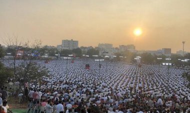 Hindistan'da sağcı örgütün yürüyüşü Nazi askerlerine benzetildi