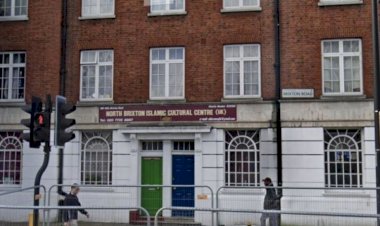 Londra’da caminin yakınındaki binaya İslam karşıtı yazılar yazıldı