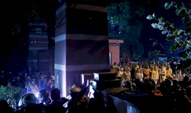 Hindu öğrencilerden üniversiteye saldırı: 40 yaralı