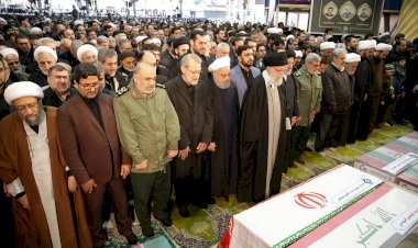 'Süleymani'nin cenaze namazını gözyaşları içinde kıldırdı'