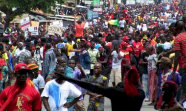 Gine'de muhalefet protestolara ara verdi