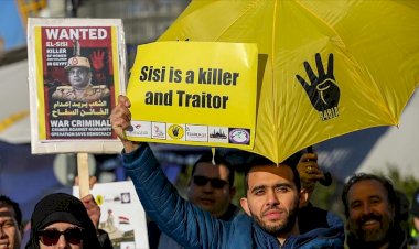 Diktatör Sisi Londra'da protesto edildi