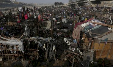 Pakistan'da çıkan yangın 400 evi küle çevirdi