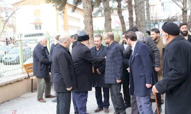 HÜDA PAR heyeti depremde hayatını kaybedenlerin taziyesine katıldı