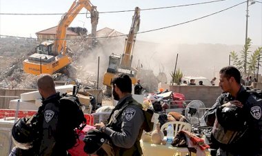 İşgalci İsrail, Filistinlilerin evlerini yıkmaya devam ediyor