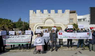 Tunus'ta ABD'nin 'Yüzyılın İhaneti' planı protesto edildi