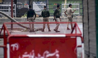 'Keşmir'de gazetecilik faaliyetleri durma noktasına getirildi'