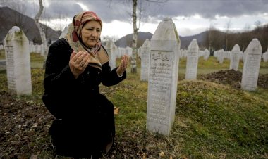 Mezarlar, anneleri Srebrenitsa'da tutuyor
