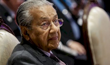 Mahathir Muhammed başbakanlığı bırakıyor