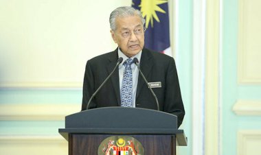 Malezya Kralı, Mahathir Muhammed'i 'geçici başbakan' olarak görevlendirdi