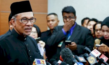 Malezya'da üç partinin adayı Enver İbrahim