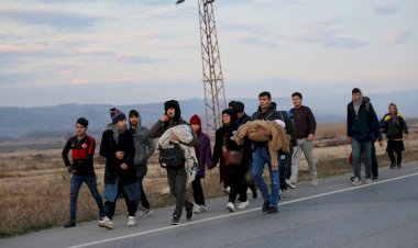 Binlerce göçmen Avrupa sınırına ilerliyor
