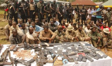 Nijerya'da 376 silahlı çete üyesi yakalandı