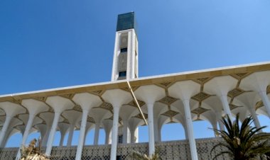 Cezayir ve Katar'da camiler kapatıldı