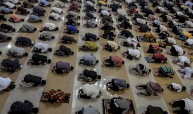 Endonezya'da Cuma namazlarına korona tedbiri