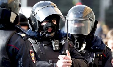 Rusya'da polis, Kovid-19 gerçeklerinin saklandığını iddia eden doktoru gözaltına aldı