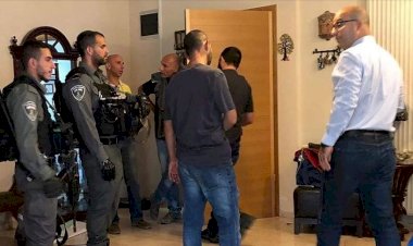 İşgalci İsrail güçleri Filistinli bakana gözaltında 'kullanılmış tıbbi maske' taktırdı