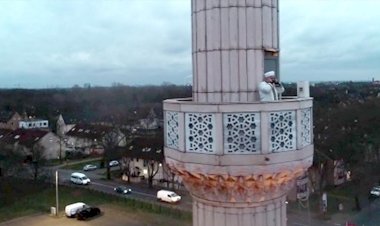 Hollanda'da 40 camide ezan sesleri yükseldi
