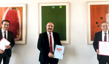 Almanya'da İslami cemaatlere statü tanıyan anlaşma imzalandı