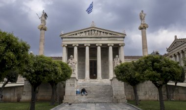 Atina'da evsizler koronavirüs tehlikesiyle yaşıyor