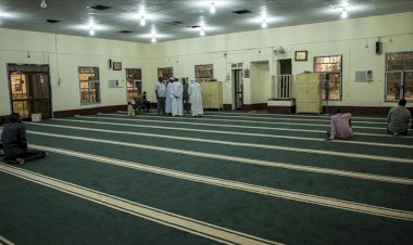 Sudan'da camilerde cemaatle namaz kılınmasını askıya alındı